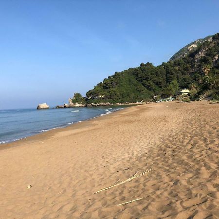 Seafront Calista Beach House With Garden Glyfada  Bagian luar foto