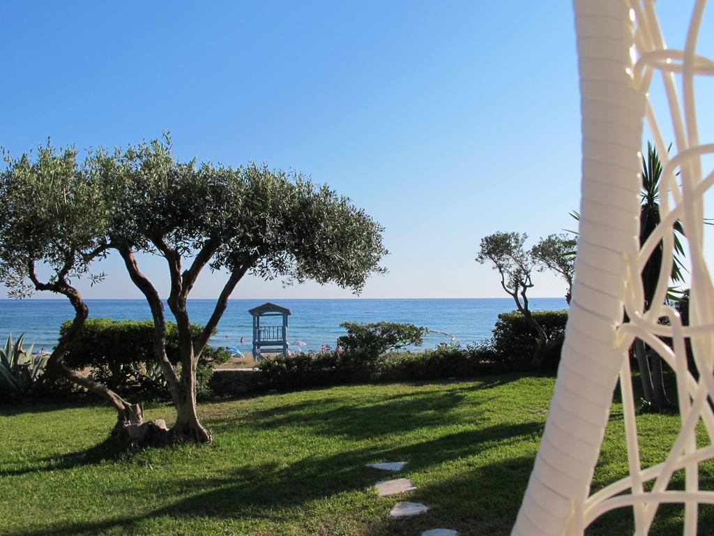 Seafront Calista Beach House With Garden Glyfada  Bagian luar foto