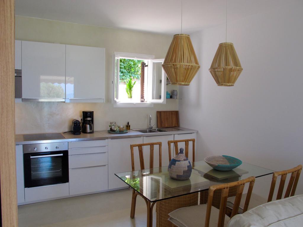 Seafront Calista Beach House With Garden Glyfada  Bagian luar foto