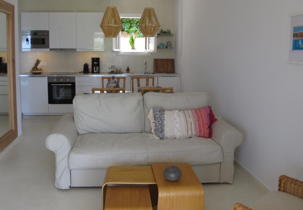 Seafront Calista Beach House With Garden Glyfada  Bagian luar foto
