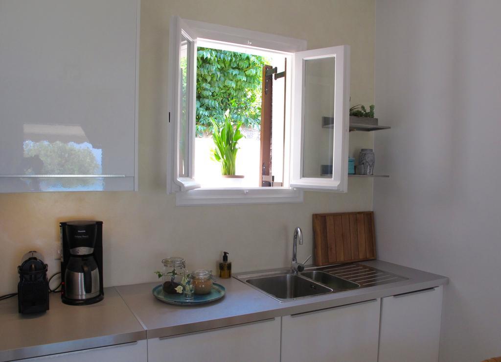 Seafront Calista Beach House With Garden Glyfada  Bagian luar foto