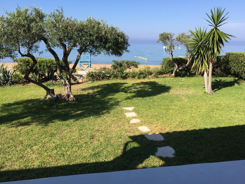 Seafront Calista Beach House With Garden Glyfada  Bagian luar foto