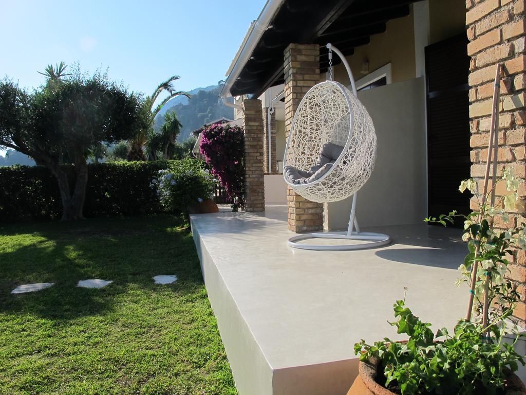 Seafront Calista Beach House With Garden Glyfada  Bagian luar foto