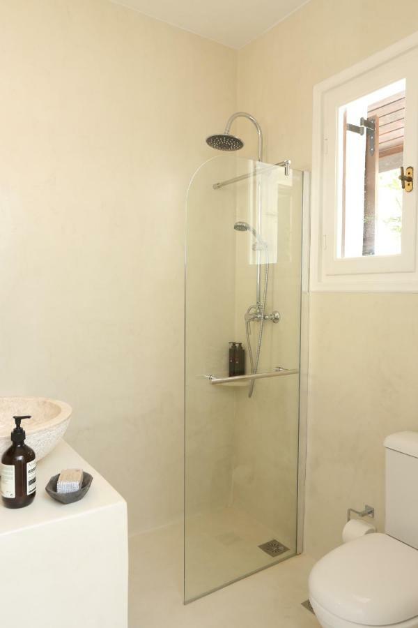 Seafront Calista Beach House With Garden Glyfada  Bagian luar foto